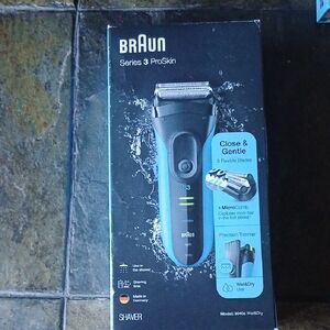 Braun Series 3 ProSkin Shaver - Black and Blue